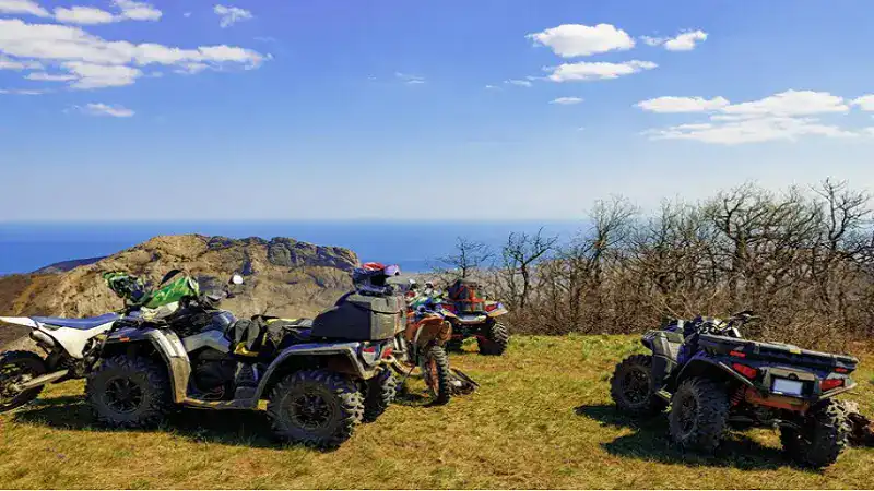 offroad ervaring bij het marathon meer met 4x4 voertuigen en lunch naar een griekse taverne